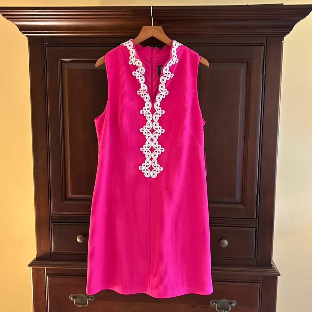 Adorable hot pink Vince Camuto dress with white embellishments NWT